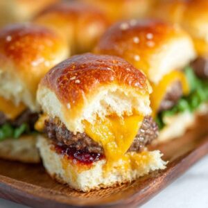 How to Make Easy Cheeseburger Sliders (Ready in 30 Minutes) (Step by Step)